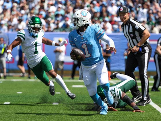 Sep 13, 2026; Nashville, TN, USA; Tennessee Titans quarterback Cam Ward (1) scrambles out of the pocket during the NFL, American Football Herren, USA regular season game between the New York Jets and Tennessee Titans at Nissan Stadium. Mandatory Credit: -Cal Media NFL 2026: Jets Vs Titans SEP 13  - ZUMAc04_ 20260913_zma_c04_044 Copyright: xStephenxFurstx