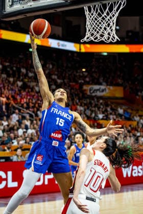 Basketball Berlin 13.09.2026 FIBA Women™s Basketball World Cup Germany 2026 Finale Final Vereinigte Staaten von Amerika (USA) - Frankreich (FRA) WILLIAMS Gabby (Frankreich, No.15) Breanna Stewart (USA, No.10)