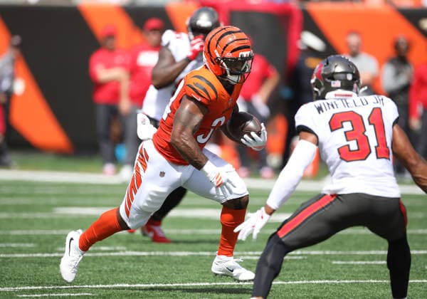 CINCINNATI, OH - SEPTEMBER 13: Cincinnati Bengals running back Samaje Perine 34 runs the ball in a game between the Tampa Bay Buccaneers and the Cincinnati Bengals on September 13, 2026, at Paycor Stadium in Cincinnati, OH. (Photo by Jeff Moreland Icon Sportswire) NFL, American Football Herren, USA SEP 13 Buccaneers at Bengals EDITORIAL USE ONLY Icon168260913015