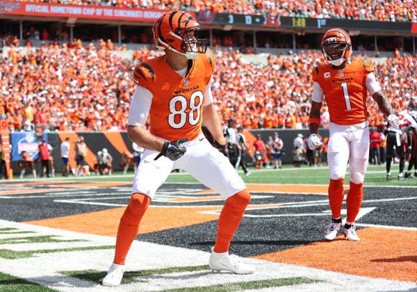 CINCINNATI, OH - SEPTEMBER 13: Cincinnati Bengals tight end Mike Gesicki 88 celebrates a touchdown with teammate Cincinnati Bengals wide receiver Ja marr Chase 1 in a game between the Tampa Bay Buccaneers and the Cincinnati Bengals on September 13, 2026, at Paycor Stadium in Cincinnati, OH. (Photo by Jeff Moreland Icon Sportswire) NFL, American Football Herren, USA SEP 13 Buccaneers at Bengals EDITORIAL USE ONLY Icon168260913022