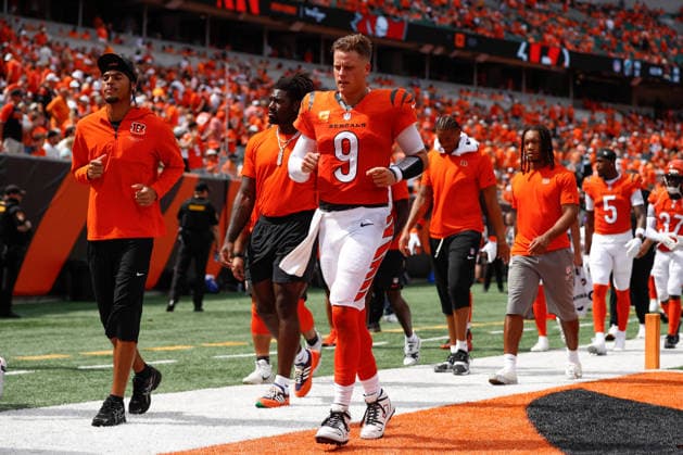 CINCINNATI, OH - SEPTEMBER 13: Cincinnati Bengals quarterback Joe Burrow (9) jogs off the field at halftime during the game between the Tampa Bay Buccaneers and the Cincinnati Bengals at Paycor Stadium on September 13, 2026 in Cincinnati, OH. (Photo by Ian Johnson Icon Sportswire) NFL, American Football Herren, USA SEP 13 Buccaneers at Bengals EDITORIAL USE ONLY Icon260913007