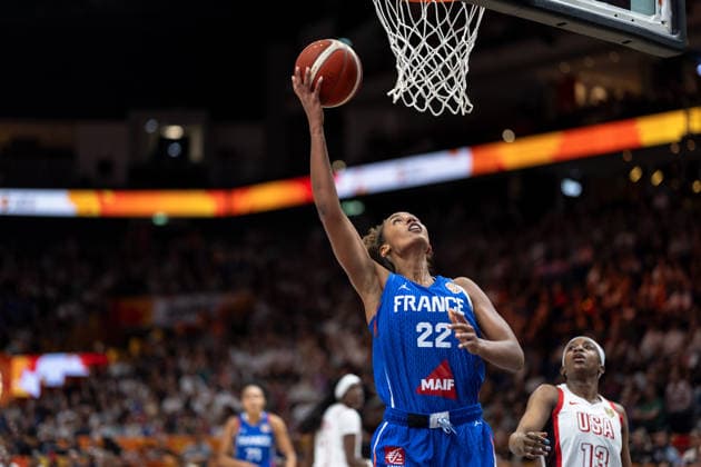 Marieme Badiane (Frankreich, 22) beim Korbleger, GER, USA vs. Frankreich, Basketball, FIBA Women s World Cup 2026, Finale, 13.09.2026 GER, USA vs. Frankreich, Basketball, FIBA Women s World Cup 2026, Finale, 13.09.2026 Berlin Copyright: xEibner-Pressefoto MaxxVincenx EP_MVN