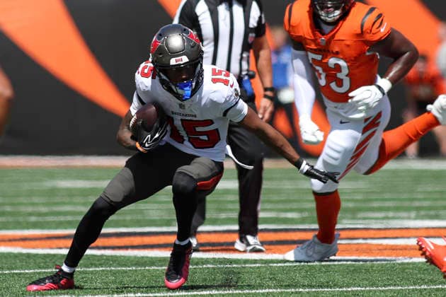 Sep 13, 2026; Cincinnati, OH, USA; Tampa Bay Buccaneers WR Tez Johnson runs with the ball during WEEK 1 of the NFL, American Football Herren, USA regular season between the Cincinnati Bengals and the Tampa Bay Buccaneers at Paycor Stadium. Mandatory Credit: -Cal Media NFL 2026: Buccaneers Vs Bengals SEP 13  - ZUMAc04_ 20260913_zma_c04_080 Copyright: xKevinxSchultzx