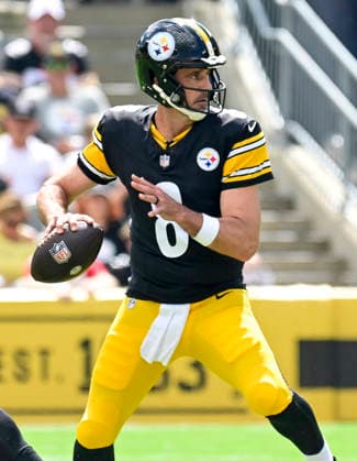 Pittsburgh Steelers quarterback Aaron Rodgers (8) starts against the Atlanta Falcons at Acrisure Stadium on Sunday, Sept. 13, 2026 in Pittsburgh.  PIT2026091302 ARCHIExCARPENTER