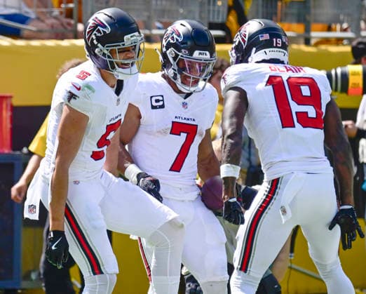 Atlanta Falcons running back Bijan Robinson (7) celebrates his 23 yard touchdown with Atlanta Falcons wide receiver Drake London (5) Atlanta Falcons wide receiver Chris Blair (19) in the first quarter against the Pittsburgh Steelers at Acrisure Stadium on Sunday, Sept. 13, 2026 in Pittsburgh.  PIT2026091312 ARCHIExCARPENTER