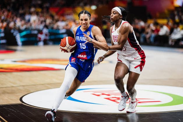 FIBA Women™s Basketball World Cup 2026: USA vs. Frankreich, 13.09.2026 Gabby Williams (Frankreich, 15), Jackie Young (USA, 13); Basketball, FIBA Women™s Basketball World Cup 2026, Final Phase, Finale, USA vs. Frankreich am 13.09.2026 in der Uber Arena, Berlin Copyright: xBEAUTIFULxSPORTS Tonhäuserx