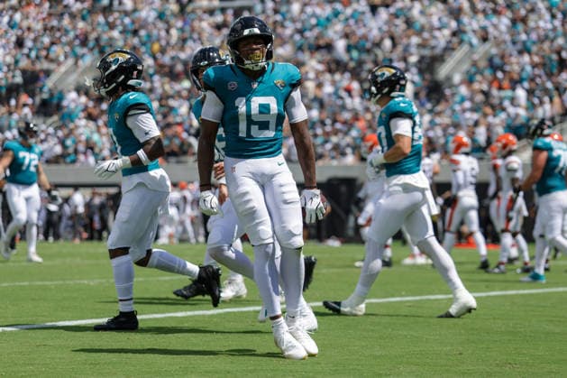 JACKSONVILLE, FL - SEPTEMBER 13: Josh Cameron 19 of the Jacksonville Jaguars reacts after scoring a touchdown during the game between the Jacksonville Jaguars and the Cleveland Browns on September 13, 2026 at EverBank Stadium in Jacksonville, Fl. (Photo by David Rosenblum Icon Sportswire) NFL, American Football Herren, USA SEP 13 Browns at Jaguars EDITORIAL USE ONLY Icon260913263897
