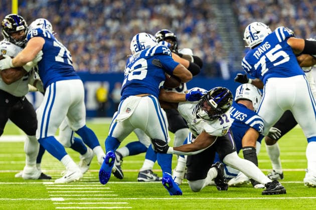 Sep 13, 2026; Indianapolis, IN, USA; Baltimore Ravens linebacker Trenton Simpson (32) makes the tackle on Indianapolis Colts running back Jonathan Taylor (28) during NFL, American Football Herren, USA game action at Lucas Oil Stadium. Mandatory Credit: -Cal Media Indianapolis USA - ZUMAc04_ 20260913_zma_c04_123 Copyright: xJohnxMersitsx
