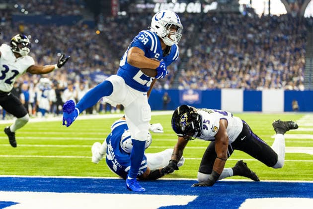 Sep 13, 2026; Indianapolis, IN, USA; Indianapolis Colts running back Jonathan Taylor (28) runs with the ball for a touchdown during NFL, American Football Herren, USA game action against the Baltimore Ravens at Lucas Oil Stadium. Mandatory Credit: -Cal Media Indianapolis USA - ZUMAc04_ 20260913_zma_c04_126 Copyright: xJohnxMersitsx