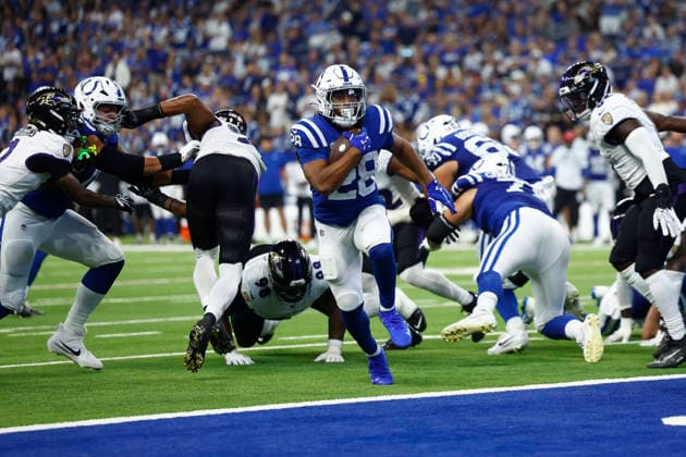INDIANAPOLIS, IN - SEPTEMBER 13: Indianapolis Colts running back Jonathan Taylor (28) runs in for the touchdown in the second quarter of play during a NFL, American Football Herren, USA game between the Baltimore Ravens and the Indianapolis Colts on September 13, 2026 at Lucas Oil Stadium in Indianapolis, IN. (Photo by Jeffrey Brown Icon Sportswire) NFL: SEP 13 Ravens at Colts EDITORIAL USE ONLY Icon091326012