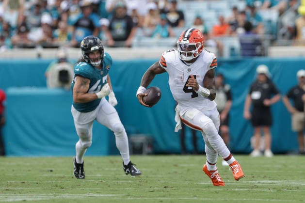 JACKSONVILLE, FL - SEPTEMBER 13: Deshaun Watson 4 of the Cleveland Browns runs with the ball during the game between the Jacksonville Jaguars and the Cleveland Browns on September 13, 2026 at EverBank Stadium in Jacksonville, Fl. (Photo by David Rosenblum Icon Sportswire) NFL, American Football Herren, USA SEP 13 Browns at Jaguars EDITORIAL USE ONLY Icon260913265861