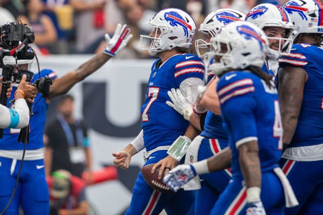 September 13, 2026: Buffalo Bills quarterback Josh Allen (17) celebrates his touchdown during a game between the Buffalo Bills and the Houston Texans in Houston, TX. .. CSM - ZUMAc04_ 20260913_zma_c04_091 Copyright: xTraskxSmithx
