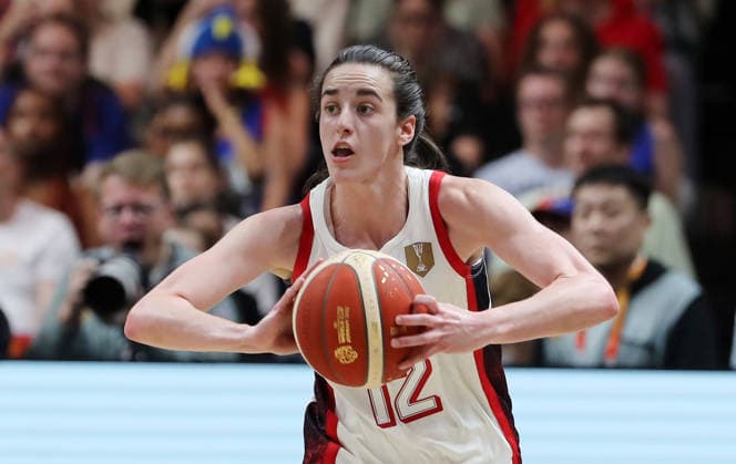 Caitlin Clark am Ball Aktion Oberkörper Basketball FIBA World Cup Weltmeisterschaft Frauen WM Finale Saison 2026 2027 13.09.2026 Frankreich vs USA