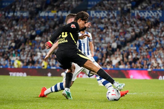 Giuliano Simeone of Atletico de Madrid seen during LaLiga EA Sports 26 27 game between teams of Real Sociedad and Atletico de Madrid (Mickael Ducint Ball Raw Images) San Sebastian Estadio Anoeta Spain Copyright: xMickaelxDucintx mickaelducint_RealSociedad_AtleticoDeMadrid550