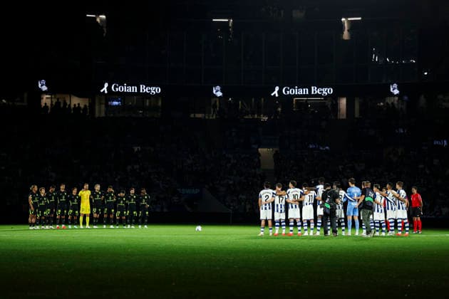 September 13, 2026, San Sebastian, Guipuzcoa, SPAIN: Players of Atletico de Madrid and players of Real Sociedad look on during a silent minute during the Spanish league, LaLiga EA Sports, football match played between Real Sociedad and Atletico de Madrid at Reale Arena stadium on September 13, 2026, in San Sebastian, Spain. Real Sociedad V Atletico De Madrid - LaLiga EA Sports  - ZUMAa181 20260913_zaa_a181_279 Copyright: xIrinaxR.xHx