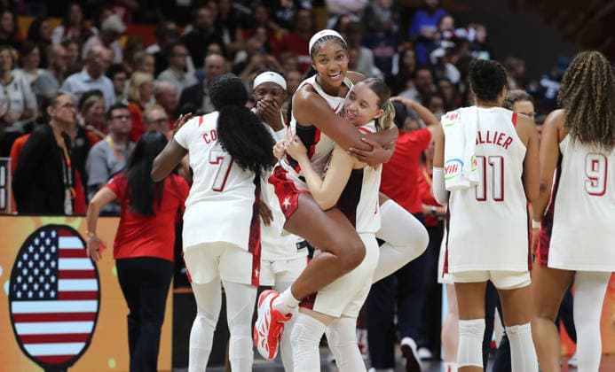 Angel Reese jubelt nach Spielende Freude Emotion Basketball FIBA World Cup Weltmeisterschaft Frauen WM Finale Saison 2026 2027 13.09.2026 Frankreich vs USA