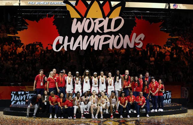 Team USA feiert die Weltmeisterschaft Basketball FIBA World Cup Weltmeisterschaft Frauen WM Finale Saison 2026 2027 13.09.2026 Frankreich vs USA