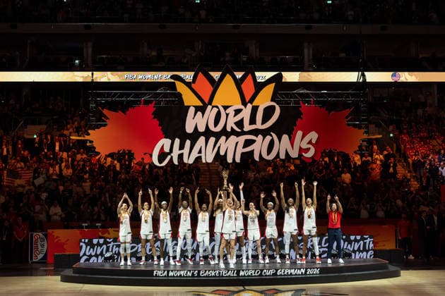 Weltmeister USA, US-amerikanische Mannschaft mit WM Pokal, Weltmeisterpokal, Goldmedaille, GER, USA vs. Frankreich, Basketball, FIBA Women s World Cup 2026, Finale, 13.09.2026 GER, USA vs. Frankreich, Basketball, FIBA Women s World Cup 2026, Finale, 13.09.2026 Berlin Copyright: xEibner-Pressefoto MaxxVincenx EP_MVN