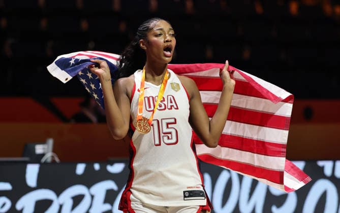 Angel Reese jubelt und feiert die Weltmeisterschaft Freude Emotion Basketball FIBA World Cup Weltmeisterschaft Frauen WM Finale Saison 2026 2027 13.09.2026 Frankreich vs USA