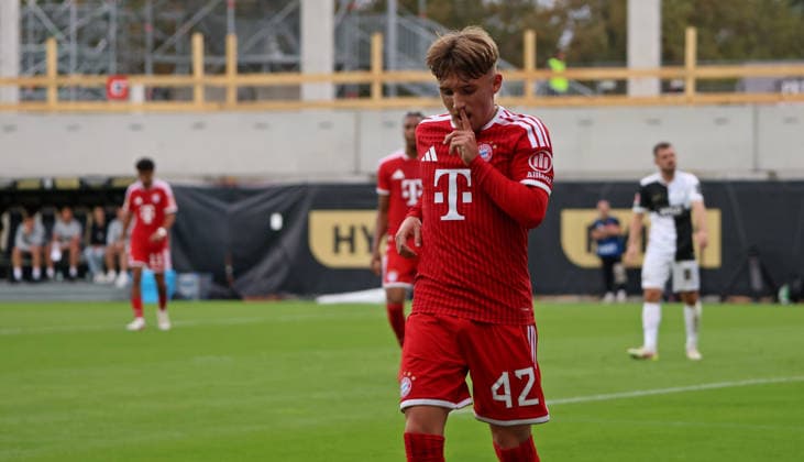 13.09.2026, Fussball, Herren, 1. Bundesliga, Saison 2026 2027, SV 07 Elversberg - FC Bayern München, Lennart Karl (FC Bayern München) bejubelt sein Tor zum 0:1 Elversberg Ursapharm-Arena an der Kaiserlinde Saarland Deutschland Copyright: xFabianxKleerx