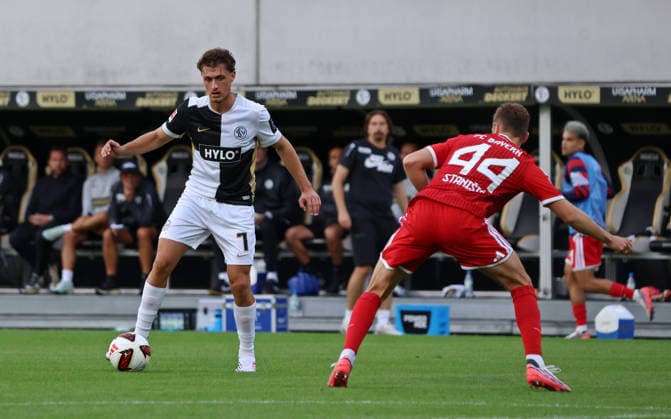 13.09.2026, Fussball, Herren, 1. Bundesliga, Saison 2026 2027, SV 07 Elversberg - FC Bayern München, Maurice Krattenmacher (SV 07 Elversberg) Josip Stanisic (FC Bayern München) Elversberg Ursapharm-Arena an der Kaiserlinde Saarland Deutschland Copyright: xFabianxKleerx