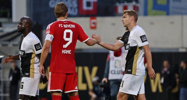 13.09.2026, Fussball, Herren, 1. Bundesliga, Saison 2026 2027, SV 07 Elversberg - FC Bayern München, Harry Kane (FC Bayern München) und Lasse Günther (SV 07 Elversberg) geben sich nach dem Spiel die Hand Elversberg Ursapharm-Arena an der Kaiserlinde Saarland Deutschland Copyright: xFabianxKleerx