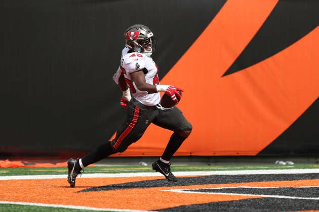 Sep 13, 2026; Cincinnati, OH, USA; Tampa Bay Buccaneers LB Josiah Trotter returns an interception for a touchdown during WEEK 1 of the NFL, American Football Herren, USA regular season between the Cincinnati Bengals and the Tampa Bay Buccaneers at Paycor Stadium. Mandatory Credit: -Cal Media NFL 2026: Buccaneers Vs Bengals SEP 13  - ZUMAc04_ 20260913_zma_c04_195 Copyright: xKevinxSchultzx