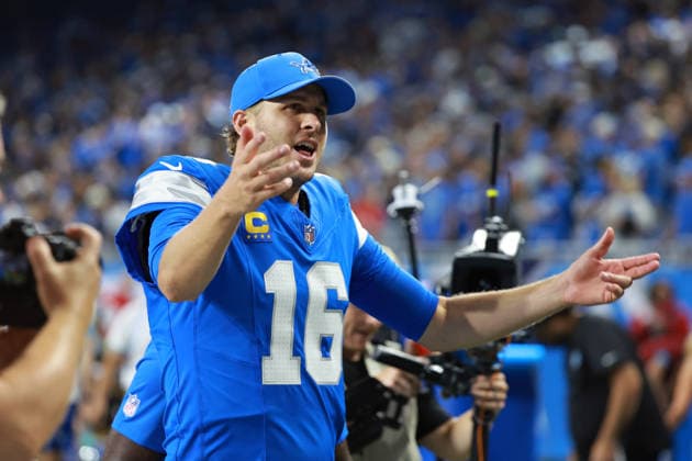 New Orleans Saints vs Detroit Lions DETROIT,MICHIGAN-SEPTEMBER 13: Quarterback Jared Goff 16 of the Detroit Lions walks off the field after an NFL, American Football Herren, USA football game between the New Orleans Saints and the Detroit Lions in Detroit, Michigan USA, on Sunday, September 13, 2026 Detroit Michigan United States  Copyright: xJorgexLemusx originalFilename:lemus-neworlea260913_npFk4.jpg