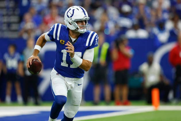 INDIANAPOLIS, IN - SEPTEMBER 13: Indianapolis Colts quarterback Daniel Jones (17) scrambles during a NFL, American Football Herren, USA game between the Baltimore Ravens and the Indianapolis Colts on September 13, 2026 at Lucas Oil Stadium in Indianapolis, IN. (Photo by Jeffrey Brown Icon Sportswire) NFL: SEP 13 Ravens at Colts EDITORIAL USE ONLY Icon091326034