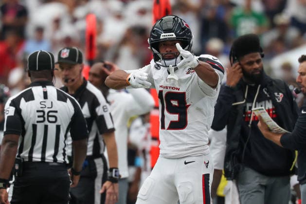 HOUSTON, TX - SEPTEMBER 13: Wide receiver Xavier Hutchinson 19 of the Houston Texans celebrates a first down reception during the NFL, American Football Herren, USA game between the Houston Texans and the Buffalo Bills on September 13, 2026, at Reliant Stadium in Houston, TX.(Photo by David Buono Icon Sportswire) NFL: SEP 13 Bills at Texans EDITORIAL USE ONLY Icon260913035