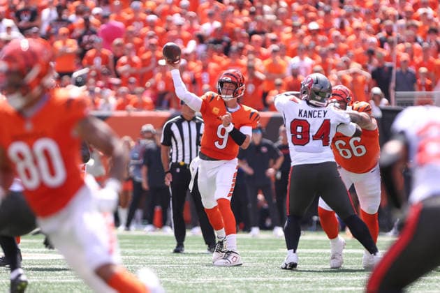 CINCINNATI, OH - SEPTEMBER 13: Cincinnati Bengals quarterback Joe Burrow (9) passes the ball during the game between the Tampa Bay Buccaneers and the Cincinnati Bengals at Paycor Stadium on September 13, 2026 in Cincinnati, OH. (Photo by Ian Johnson Icon Sportswire) NFL, American Football Herren, USA SEP 13 Buccaneers at Bengals EDITORIAL USE ONLY Icon260913020