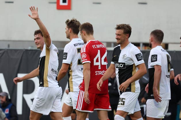13.09.2026, xrekx, Fussball 1.Bundesliga, SV Elversberg - FC Bayern München v.l. Maurice Krattenmacher (SV 07 Elversberg) erzielt das Tor, Treffer, scores the goal zum 1:1 (DFL DFB REGULATIONS PROHIBIT ANY USE OF PHOTOGRAPHS as IMAGE SEQUENCES and or QUASI-VIDEO) Elversberg