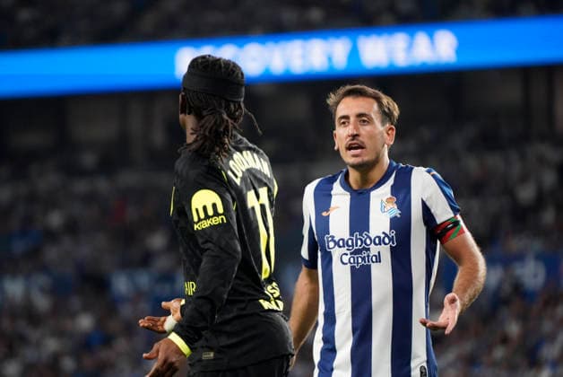Mikel Oyarzabal of Real Sociedad seen during LaLiga EA Sports 26 27 game between teams of Real Sociedad and Atletico de Madrid (Mickael Ducint Ball Raw Images) San Sebastian Estadio Anoeta Spain Copyright: xMickaelxDucintx mickaelducint_RealSociedad_AtleticoDeMadrid585