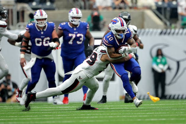 September 13, 2026, Houston, Texas, U.S: Buffalo Bills wide receiver Khalil Shakir (10) is tackled from behind by Houston Texans linebacker Henry To oto o (39) after catching a pass during the third quarter of the NFL, American Football Herren, USA regular season game between the Houston Texans and the Buffalo Bills at Reliant Stadium in Houston, TX on September 13, 2026. NFL 2026 - Buffalo Bills Vs Houston Texans  - ZUMAw137 20260913_aap_w137_047 Copyright: xErikxWilliamsx