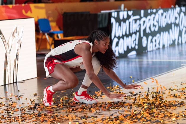 Angel Reese (USA, 15) sammelt Konfetti ein, GER, USA vs. Frankreich, Basketball, FIBA Women s World Cup 2026, Finale, 13.09.2026 GER, USA vs. Frankreich, Basketball, FIBA Women s World Cup 2026, Finale, 13.09.2026 Berlin Copyright: xEibner-Pressefoto MaxxVincenx EP_MVN