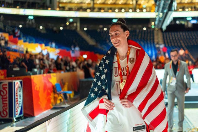 Breanna Stewart (USA, 10) mit Goldmedaille, jubelt Jubel nach Sieg Spielende, GER, USA vs. Frankreich, Basketball, FIBA Women s World Cup 2026, Finale, 13.09.2026 GER, USA vs. Frankreich, Basketball, FIBA Women s World Cup 2026, Finale, 13.09.2026 Berlin Copyright: xEibner-Pressefoto MaxxVincenx EP_MVN