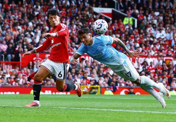 Enzo Fernandez of Manchester City dives for a header next to Lisandro Martinez of Manchester United, ManU before Erling Haaland scored the opening goal Manchester United v Manchester City, Premier League, Football, Football, Old Trafford, Manchester, UK - 13 Sep 2026Manchester Old Trafford United Kingdom EDITORIAL USE ONLY No use with unauthorised audio, video, data, fixture lists, club league logos or live services. Online in-match use limited to 120 images, no video emulation. No use in betting, games or single club league player publications. Copyright: xMattxWest Shutterstockx 17144604cg