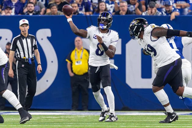 September 13, 2026, Indianapolis, Indiana, U.S: Baltimore Ravens quarterback Lamar Jackson (8) passes from the pocket during the game between the Baltimore Ravens and the Indianapolis Colts at Lucas Oil Stadium, Indianapolis, Indiana. NFL, American Football Herren, USA 2026 Ravens 41-23 Colts  - ZUMAs304 20260913_zaf_s304_001 Copyright: xScottxStuartx