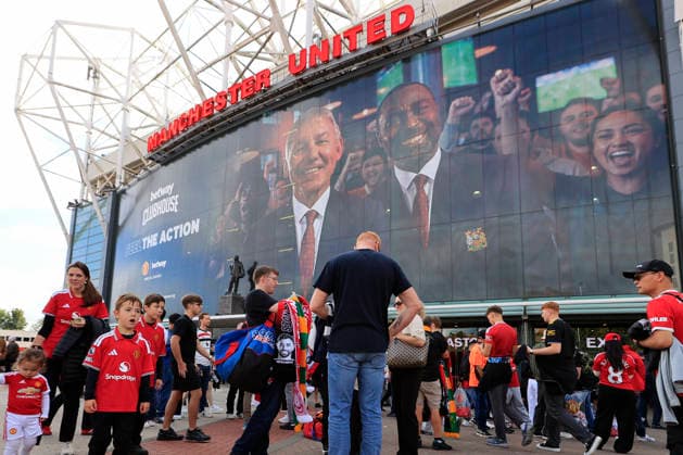 Manchester United, ManU v Manchester City, Premier League Fans gather on the concourse outside the ground ahead of the Premier League match between Manchester United and Manchester City at Old Trafford, Manchester, UK on 13 September 2026. Manchester Old Trafford Greater Manchester UK Editorial use only DataCo restrictions apply See www.football-dataco.com , Copyright: xConorxMolloyx PSI-24872-0163