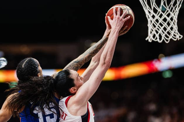 FIBA Women™s Basketball World Cup 2026: USA vs. Frankreich, 13.09.2026 Breanna Stewart (USA, 10), Gabby Williams (Frankreich, 15); Basketball, FIBA Women™s Basketball World Cup 2026, Final Phase, Finale, USA vs. Frankreich am 13.09.2026 in der Uber Arena, Berlin Copyright: xBEAUTIFULxSPORTS Tonhäuserx