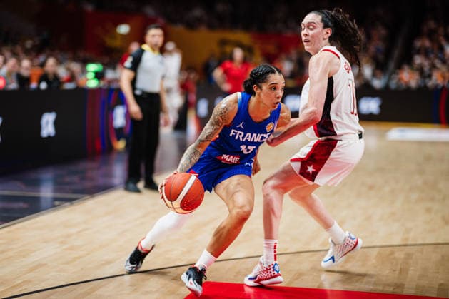 FIBA Women™s Basketball World Cup 2026: USA vs. Frankreich, 13.09.2026 Gabby Williams (Frankreich, 15), Breanna Stewart (USA, 10); Basketball, FIBA Women™s Basketball World Cup 2026, Final Phase, Finale, USA vs. Frankreich am 13.09.2026 in der Uber Arena, Berlin Copyright: xBEAUTIFULxSPORTS Tonhäuserx