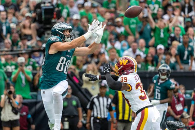 Philadelphia Eagles tight end Dallas Goedert (88) catches a touchdown pass in the end zone followed by Washington Commanders safety Jeremy Reaves (39) in the second quarter of NFL, American Football Herren, USA action at Lincoln Financial Field in Philadelphia, Pennsylvania on Sunday, September 13, 2026.  PHI20260913008 LAURENCExKESTERSON