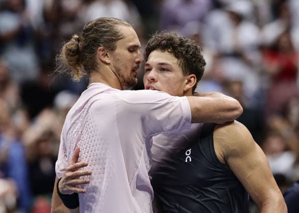 Ben Shelton gratuliert dem Sieger Alexander Zverev, Emotion, Endspiel, Final, US Open Championships, Billie Jean King National Tennis Center, Flushing Meadows, New York, USA . Copyright: xJuergenxHasenkopfx