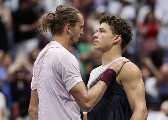 Ben Shelton gratuliert dem Sieger Alexander Zverev, Emotion, Endspiel, Final, US Open Championships, Billie Jean King National Tennis Center, Flushing Meadows, New York, USA . Copyright: xJuergenxHasenkopfx