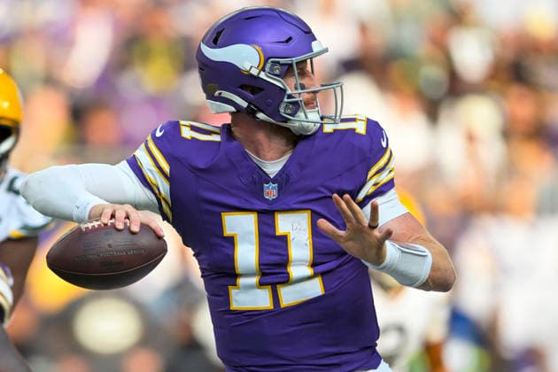 MINNEAPOLIS, MN - SEPTEMBER 13: Minnesota Vikings quarterback Carson Wentz (11) makes a pass during the second quarter of a NFL, American Football Herren, USA game between the Minnesota Vikings and Green Bay Packers on September 13, 2026, at U.S. Bank Stadium in Minneapolis MN. (Photo by Nick Wosika Icon Sportswire) NFL: SEP 13 Packers at Vikings EDITORIAL USE ONLY Icon20260913014