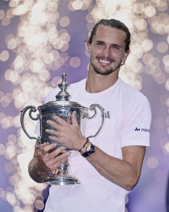 Alexander Zverev mit dem Pokal, Siegerehrung, Praesentation, US Open Championships, Billie Jean King National Tennis Center, Flushing Meadows, New York, USA . Copyright: xJuergenxHasenkopfx