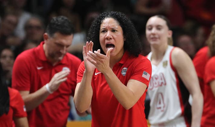 Trainerin Cara Lawson feuert an Aktion Oberkörper Basketball FIBA World Cup Weltmeisterschaft Frauen WM Finale Saison 2026 2027 13.09.2026 Frankreich vs USA