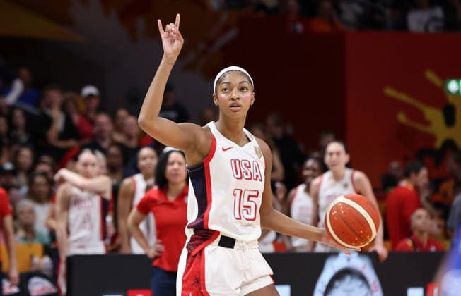 Angel Reese am Ball Aktion Oberkörper Basketball FIBA World Cup Weltmeisterschaft Frauen WM Finale Saison 2026 2027 13.09.2026 Frankreich vs USA