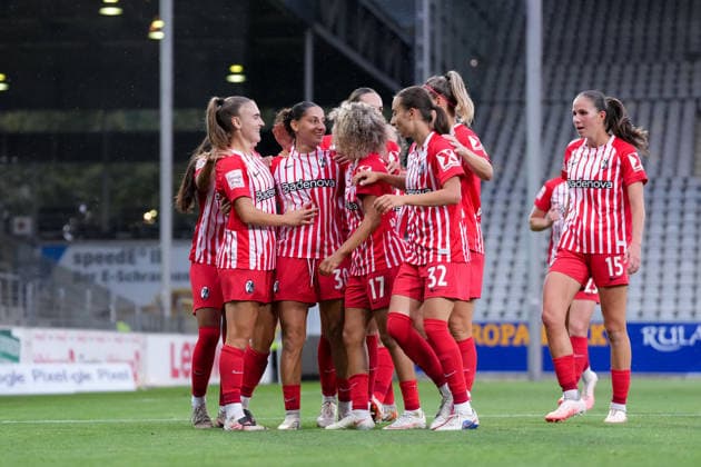Alena Bienz (SC Freiburg, 08), İlayda Acıkgöz Ilayda Acikgoez (SC Freiburg, 30), Amira Arfaoui (SC Freiburg, 17), Alina Axtmann (SC Freiburg, 03) Torjubel, Emotionen, Jubel, Torerfolg, Abschluss, Treffer , Deutschland, Fussball, GooglePixel Frauen-Bundesliga, 4.Spieltag, 2026 2027, SC Freiburg vs. 1. FSV Mainz 05, 13.09.2026, Dreisamstadion, Freiburg Freiburg Dreisamstadion Baden-Wuerttemberg Deutschland Copyright: xArnexAmbergx