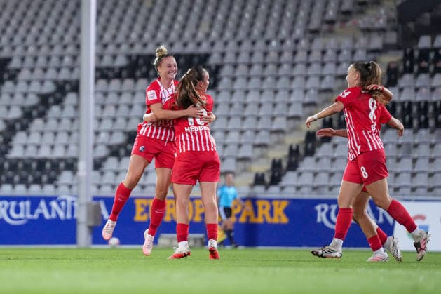 Carina Brunold (SC Freiburg, 14) und Johanna Hebben (SC Freiburg, 16) Torjubel, Emotionen, Jubel, Torerfolg, Abschluss, Treffer , Deutschland, Fussball, GooglePixel Frauen-Bundesliga, 4.Spieltag, 2026 2027, SC Freiburg vs. 1. FSV Mainz 05, 13.09.2026, Dreisamstadion, Freiburg Freiburg Dreisamstadion Baden-Wuerttemberg Deutschland Copyright: xArnexAmbergx